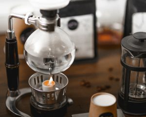 虹吸壺｜圖源：Unsplash ｜ 攝影：Amr Taha™