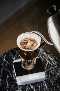 手沖咖啡｜圖源：Unsplash ｜ 攝影：Gaia&Co