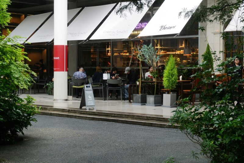 半室外咖啡店 ｜ 攝影 Joe Yu ｜ 圖片來源： Unsplash