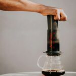 AeroPress愛樂壓｜ 攝影：Onur Kaya圖片來源： Unsplash