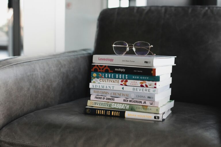 Book Recommendations｜攝影：Alexandra Fuller on Unsplash