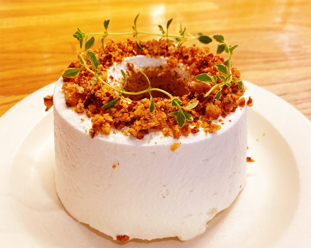 MAVEN Cafe 焦糖核桃伯爵茶戚風｜圖片來源：Google Map