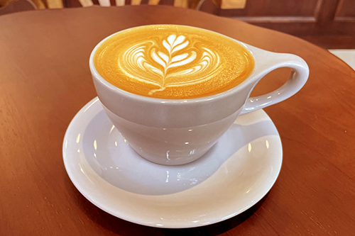 Necessary Coffee Roasters拿鐵咖啡｜圖片來源：Google Map