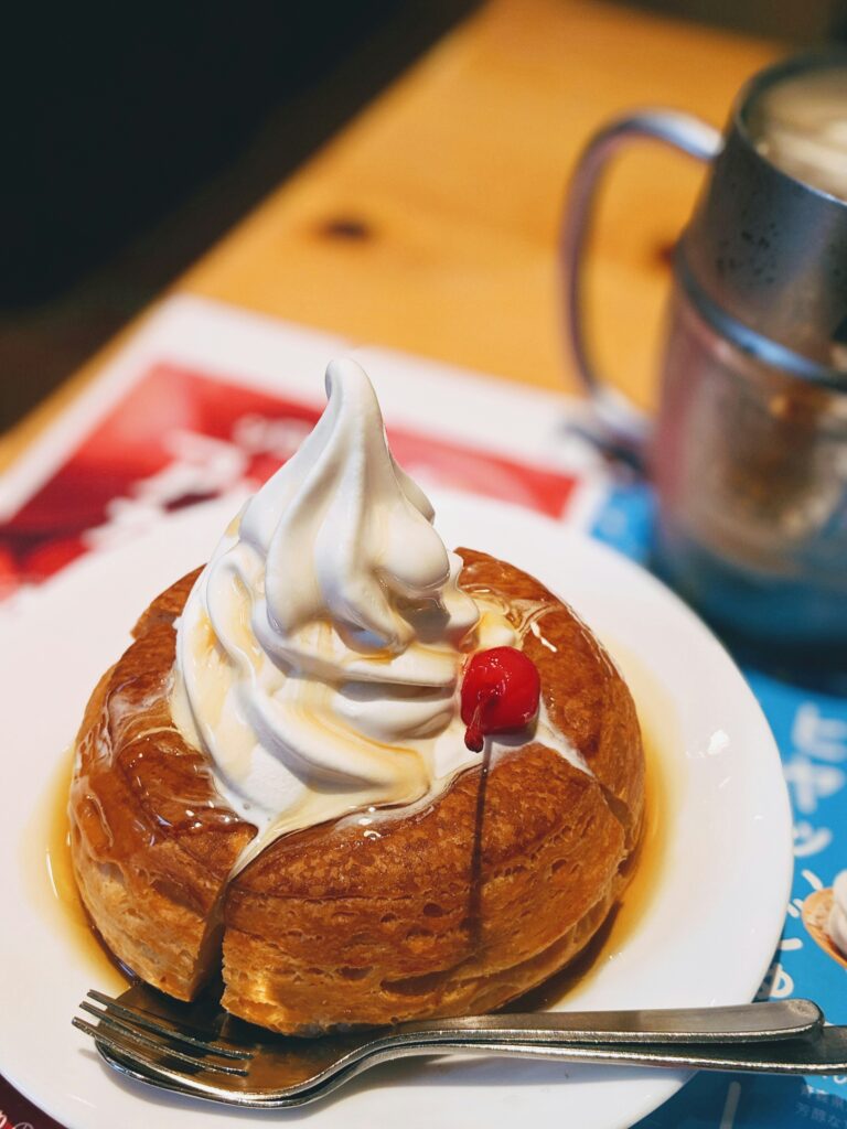 櫻桃千層派 | Photo by Toshi Kuji on Unsplash