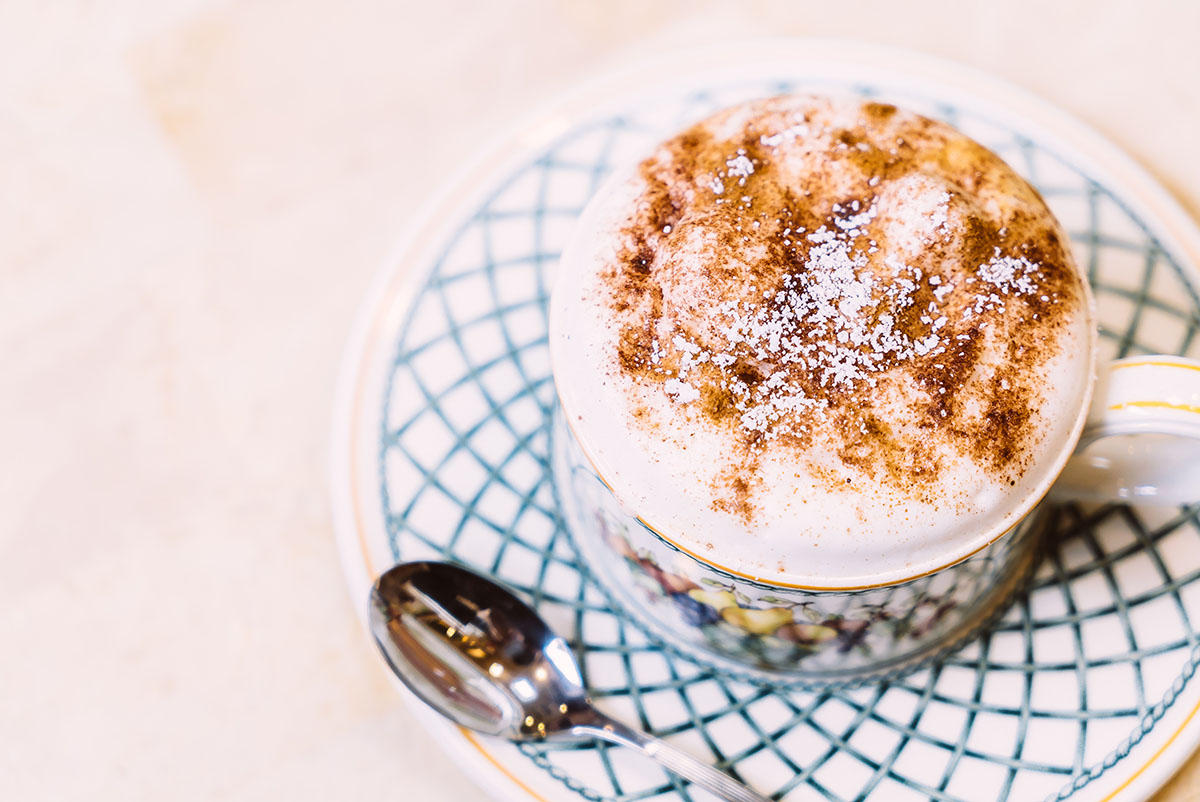 Salted Caramel Latte｜攝影：lifeforstock圖片來源：freepik