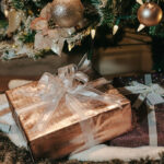 耶誕節交換禮物｜攝影：Andrew Valdivia 圖片來源： Unsplash