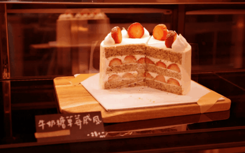 花宅 牛奶糖草莓戚風蛋糕｜ 圖片來源：Google Map