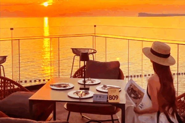 苫也暮懸崖海景餐廳｜圖片來源：trip.com