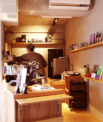 Coffee Along 專業咖啡吧台｜圖片來源：Google Map