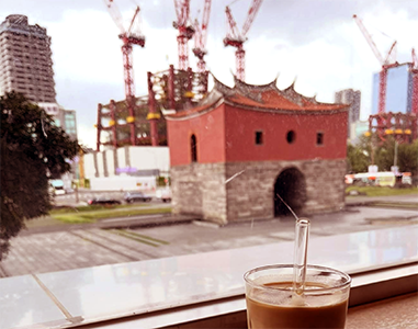 MKCR 山小孩咖啡 2樓可以看到整座北門｜圖片來源：Google Map