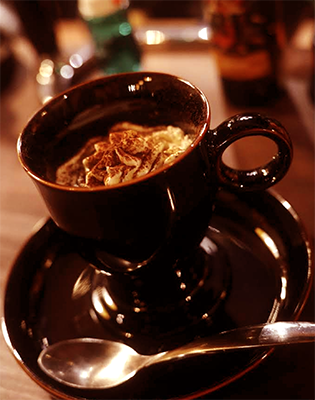 喫茶銀河 Kissa Ginga 咖啡康寶藍咖啡｜圖片來源：Google Map