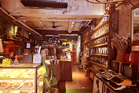 奧蘿茉咖啡館 吧台環境｜圖片來源：Google Map