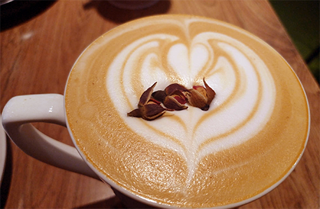 奧蘿茉咖啡館 拿鐵咖啡｜圖片來源：Google Map