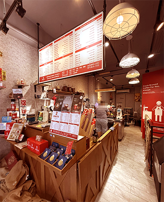 TWO SHOTS 開封店 內部環境｜圖片來源：Google Map