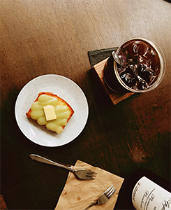 拾玖SHJIU冰美式與磅蛋糕｜圖片來源：google map