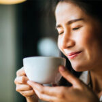 早晨喝咖啡的幸福時光｜圖片來源：freepik