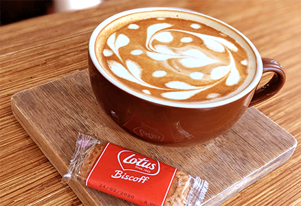 Arthere Café 上樓看看咖啡拿鐵咖啡｜圖片來源：Google Map