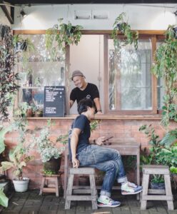 聊天｜攝影： Muhammad Fawdy｜圖片來源：Unsplash