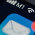 手機訊息｜攝影：CHUTTERSNAP ｜圖片來源：Unsplash